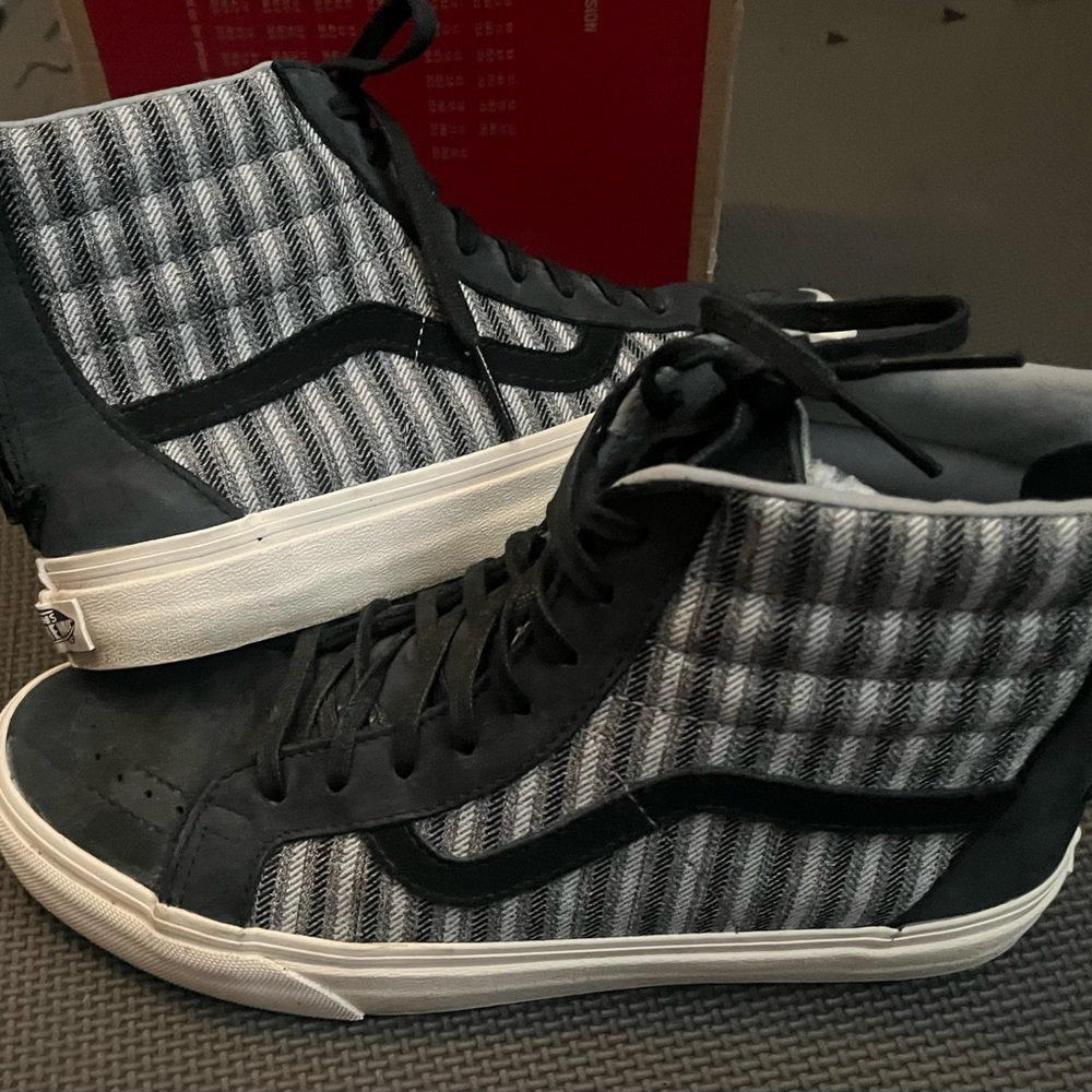COPY - Vans SK8-HI Zip CA Men’s 7.5 women’s 9. Vans Vintage Closet Dive.